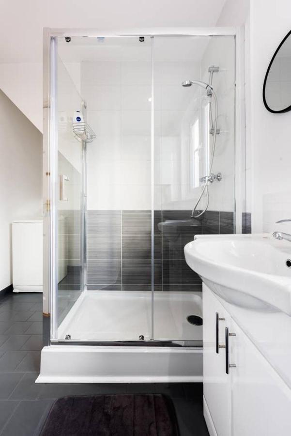 The Bluebird - One Bedroom Apartment In Watford Watford  Ngoại thất bức ảnh